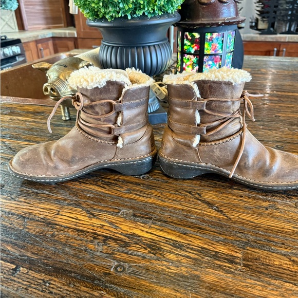 Ugg Cozy Shearling-Lined Ankle Brown Boots Lace Up Caspia Cozy - Picture 10 of 16